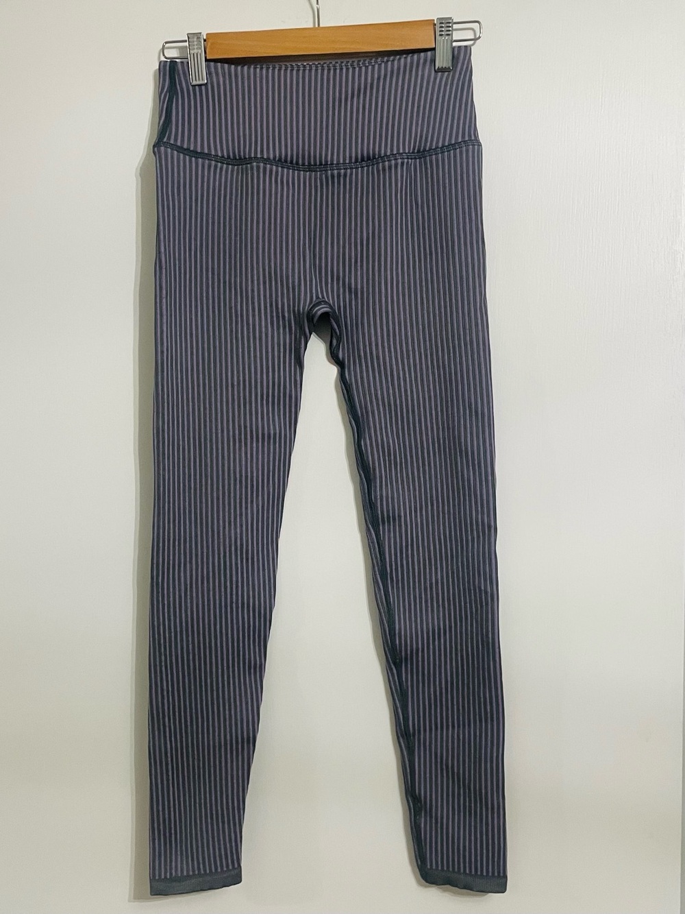 Women’s High-Waist Striped Leggings - Gray/Black